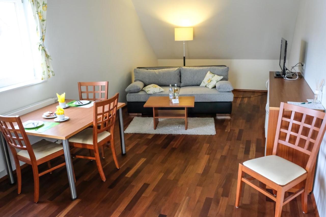 Jungingers Aparthotel Holzheim  Экстерьер фото