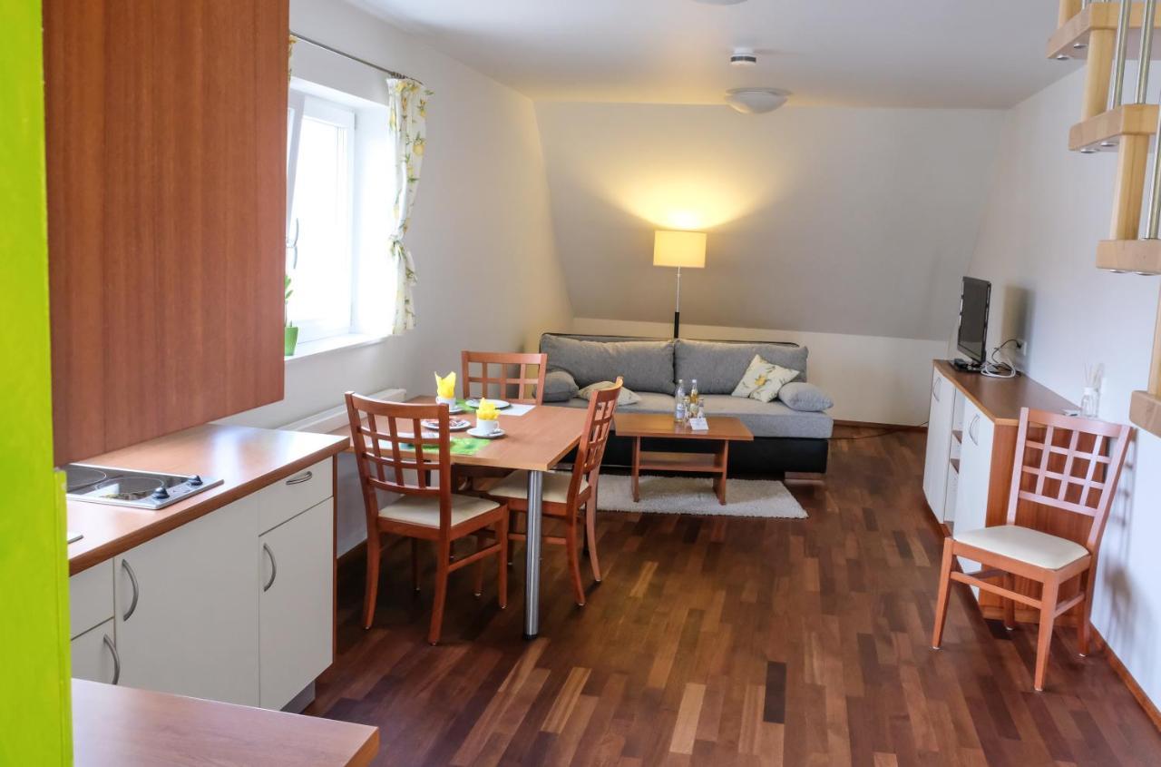 Jungingers Aparthotel Holzheim  Экстерьер фото