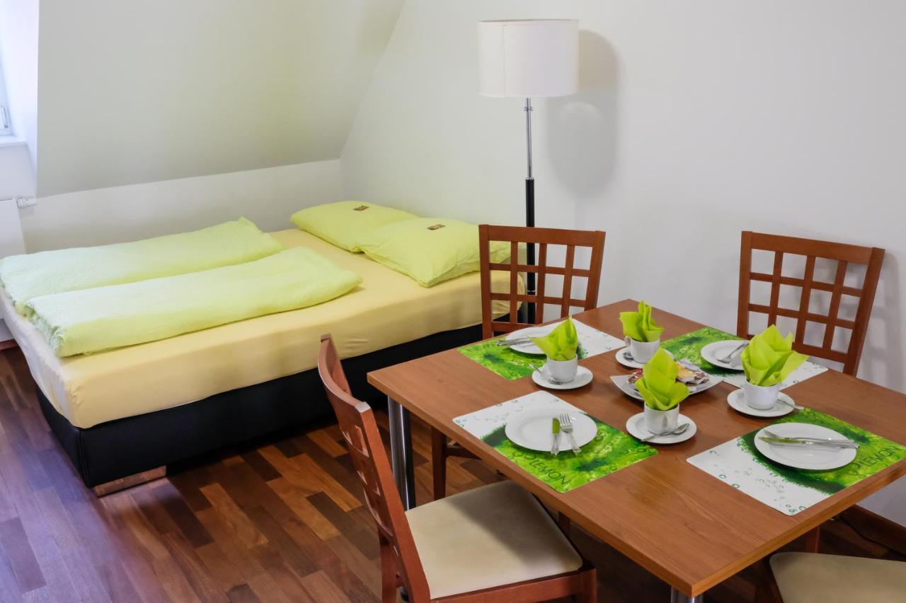 Jungingers Aparthotel Holzheim  Экстерьер фото